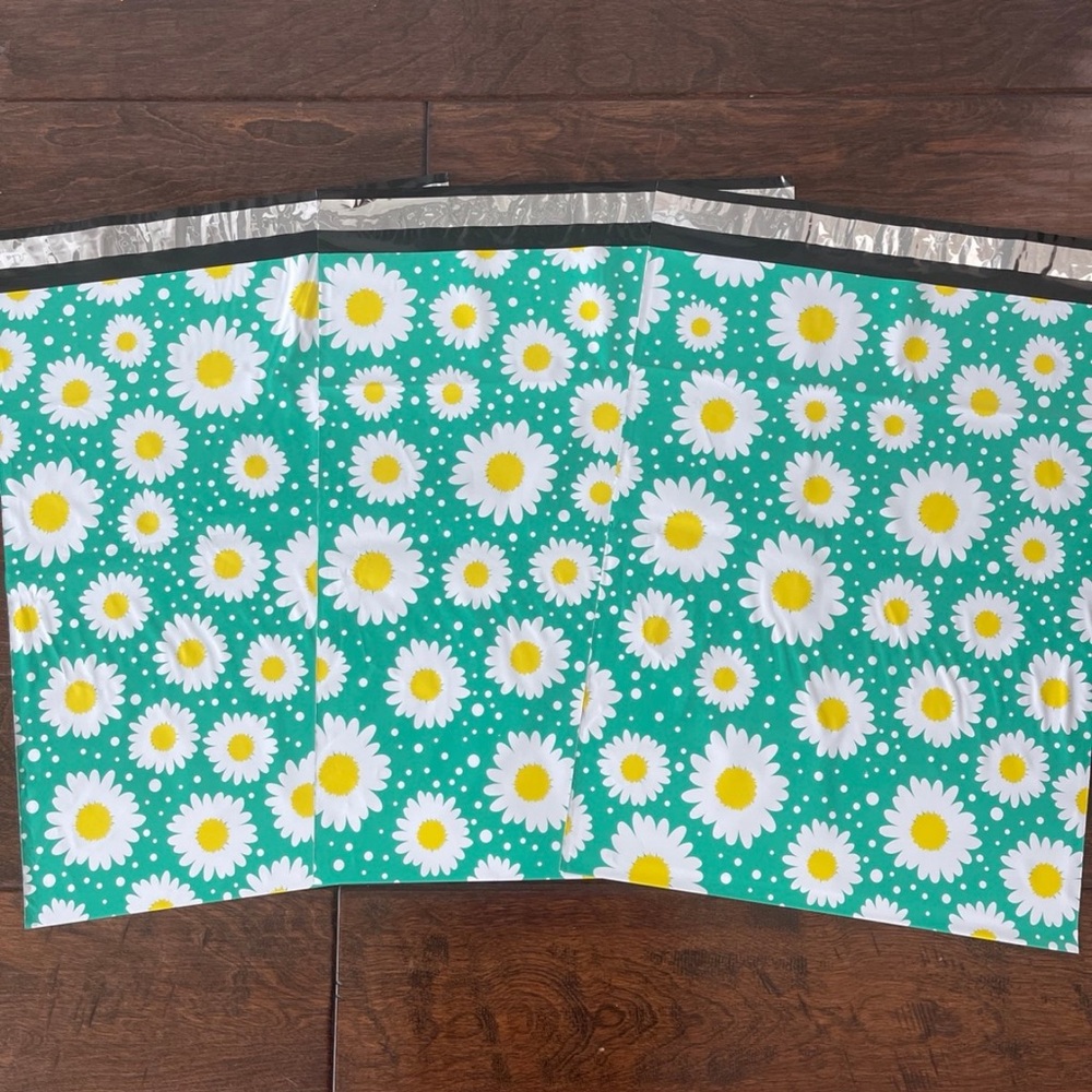 20 Pack - 12x15.5” Large Green Daisies Poly Mailers